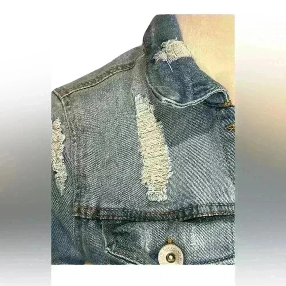 Ci Sono distressed women’s jean jacket- size medium - Picture 7 of 13